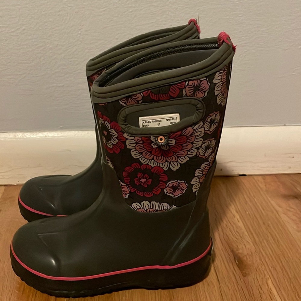 Bogs size 1 - Insulated Snow Boots